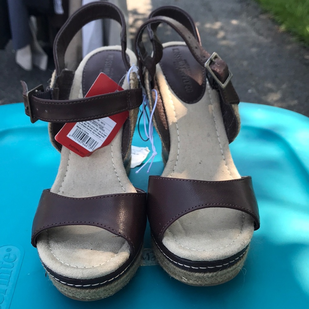 Mossimo supply company wedges size 6